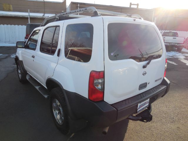2000 Nissan Xterra AWD W/leatherroof (7pass)