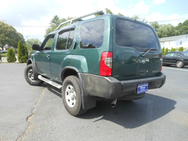 2000 Nissan Xterra AWD W/leatherroof (7pass)