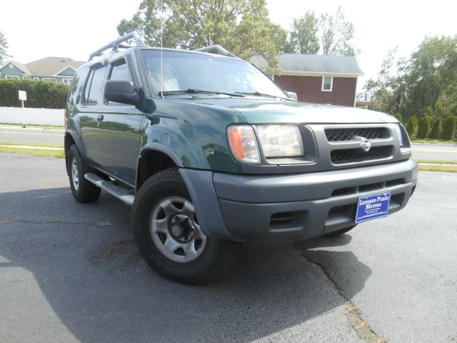 2000 Nissan Xterra AWD W/leatherroof (7pass)