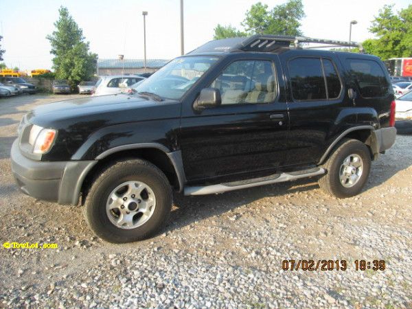 2000 Nissan Xterra AWD W/leatherroof (7pass)