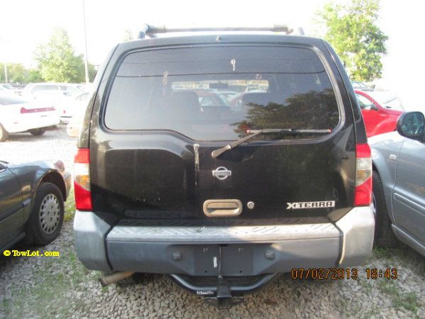 2000 Nissan Xterra AWD W/leatherroof (7pass)