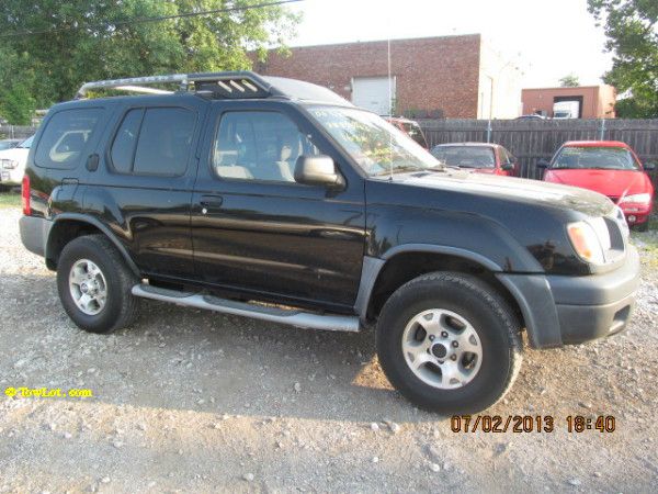 2000 Nissan Xterra AWD W/leatherroof (7pass)