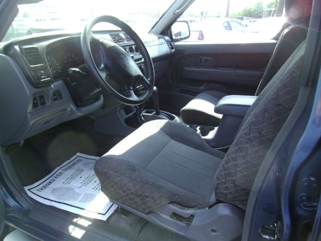 2000 Nissan Xterra AWD W/leatherroof (7pass)