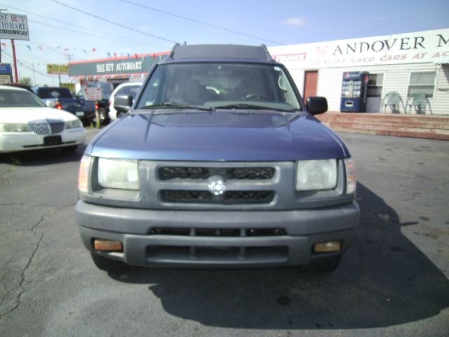 2000 Nissan Xterra AWD W/leatherroof (7pass)
