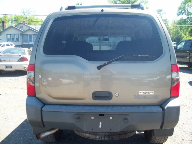 2001 Nissan Xterra AWD W/leatherroof (7pass)