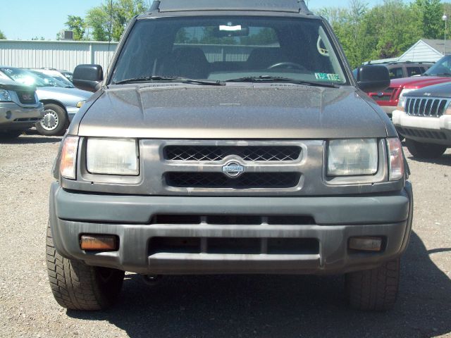 2001 Nissan Xterra AWD W/leatherroof (7pass)