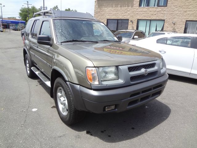 2001 Nissan Xterra AWD W/leatherroof (7pass)