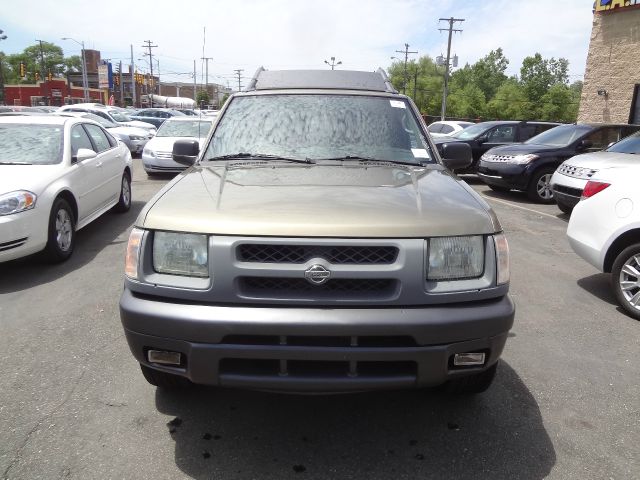 2001 Nissan Xterra AWD W/leatherroof (7pass)