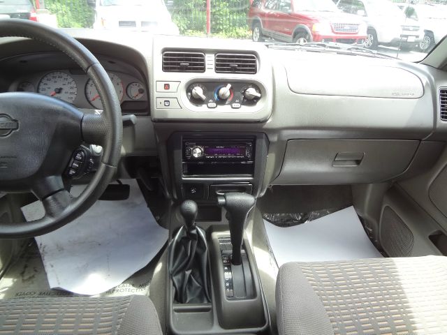 2001 Nissan Xterra AWD W/leatherroof (7pass)