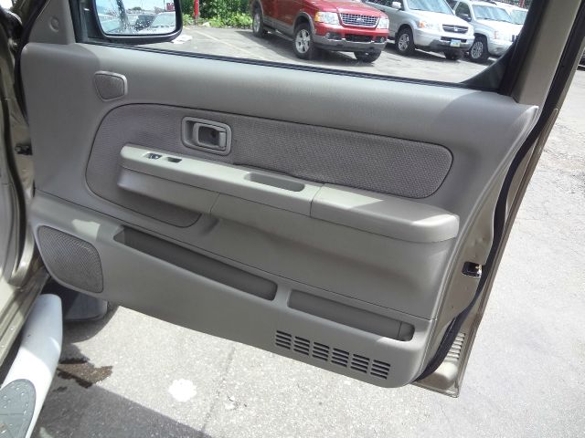 2001 Nissan Xterra AWD W/leatherroof (7pass)