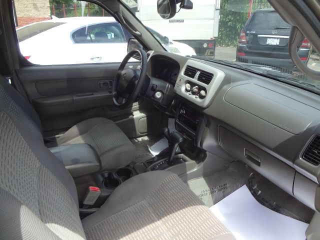 2001 Nissan Xterra AWD W/leatherroof (7pass)