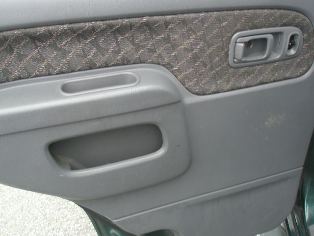 2001 Nissan Xterra AWD W/leatherroof (7pass)
