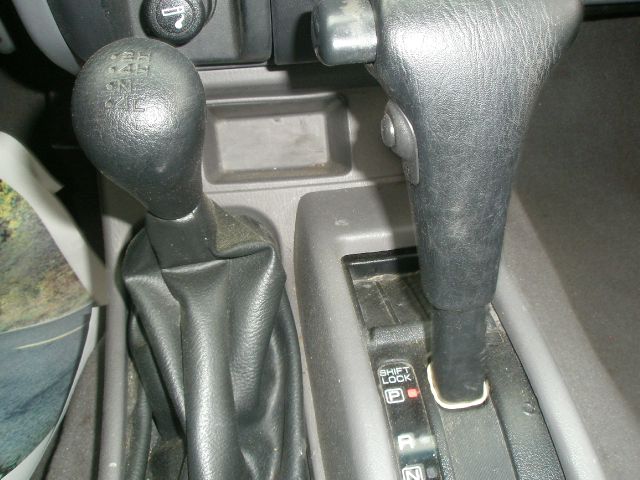 2001 Nissan Xterra AWD W/leatherroof (7pass)