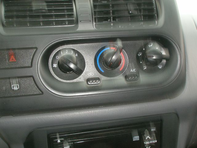 2001 Nissan Xterra AWD W/leatherroof (7pass)