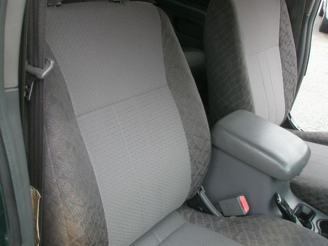 2001 Nissan Xterra AWD W/leatherroof (7pass)