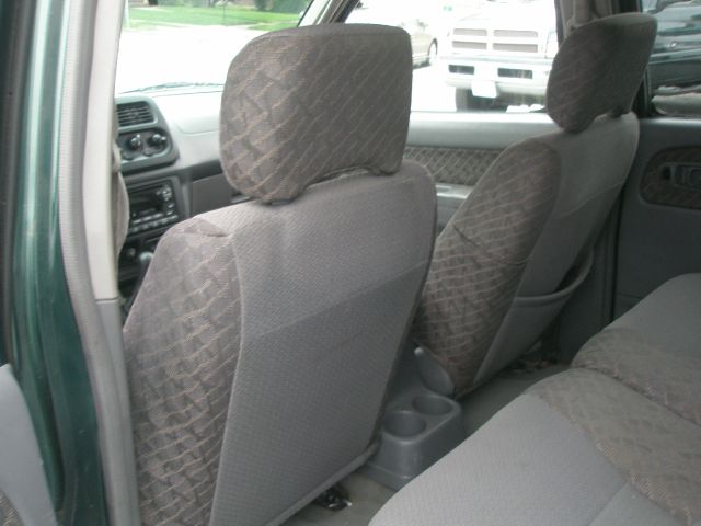 2001 Nissan Xterra AWD W/leatherroof (7pass)