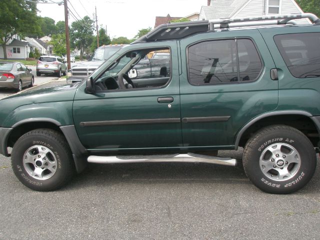2001 Nissan Xterra AWD W/leatherroof (7pass)