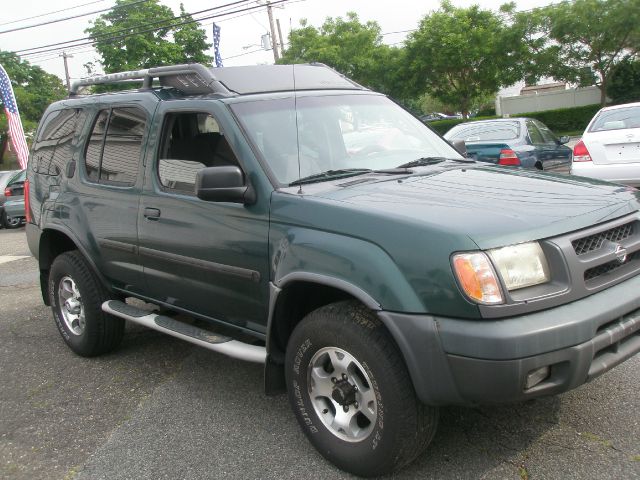 2001 Nissan Xterra AWD W/leatherroof (7pass)