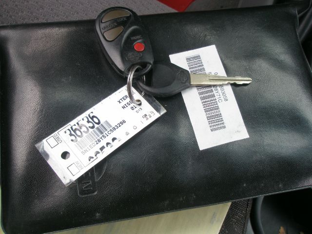 2001 Nissan Xterra AWD W/leatherroof (7pass)