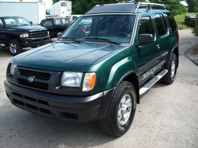 2001 Nissan Xterra AWD W/leatherroof (7pass)