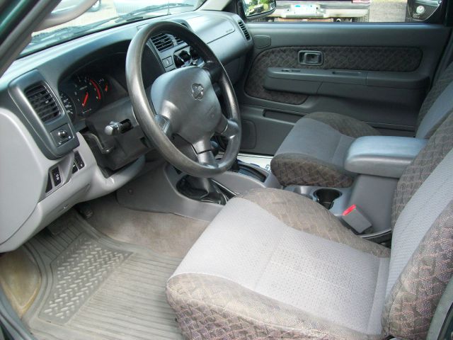 2001 Nissan Xterra AWD W/leatherroof (7pass)