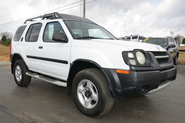 2002 Nissan Xterra AWD W/leatherroof (7pass)