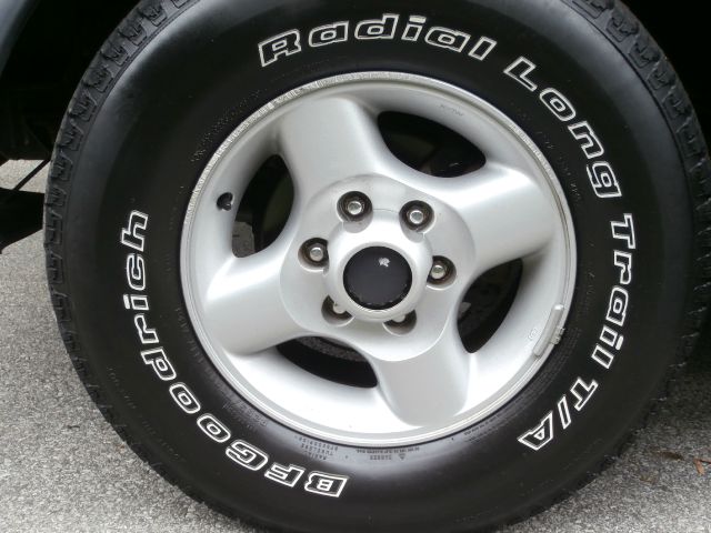 2002 Nissan Xterra AWD W/leatherroof (7pass)