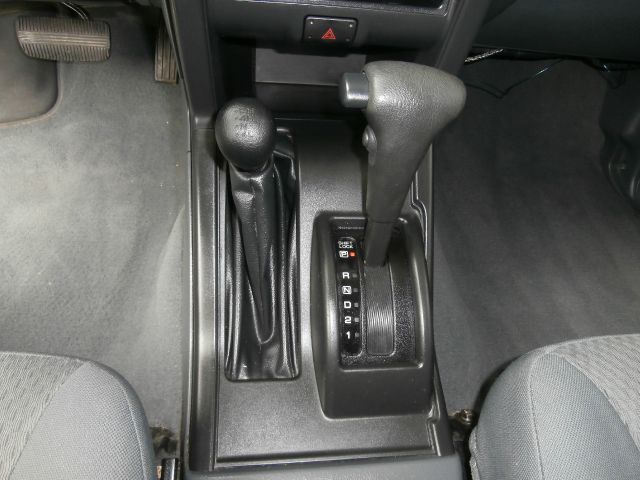 2002 Nissan Xterra AWD W/leatherroof (7pass)