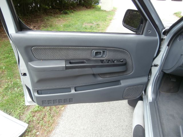 2002 Nissan Xterra AWD W/leatherroof (7pass)