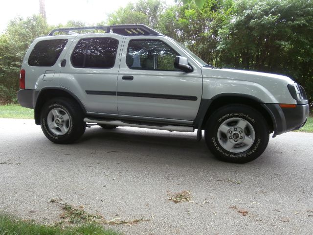 2002 Nissan Xterra AWD W/leatherroof (7pass)