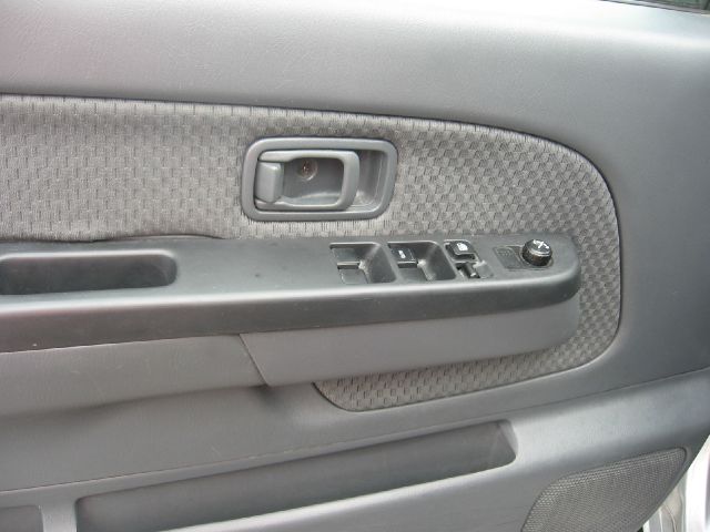 2004 Nissan Xterra AWD W/leatherroof (7pass)