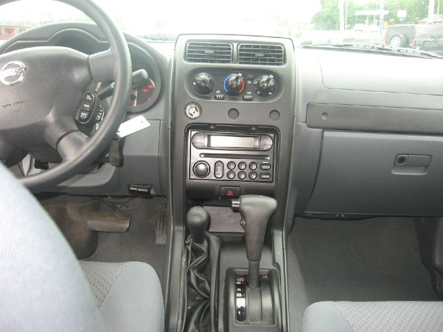 2004 Nissan Xterra AWD W/leatherroof (7pass)