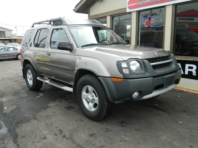 2004 Nissan Xterra AWD W/leatherroof (7pass)