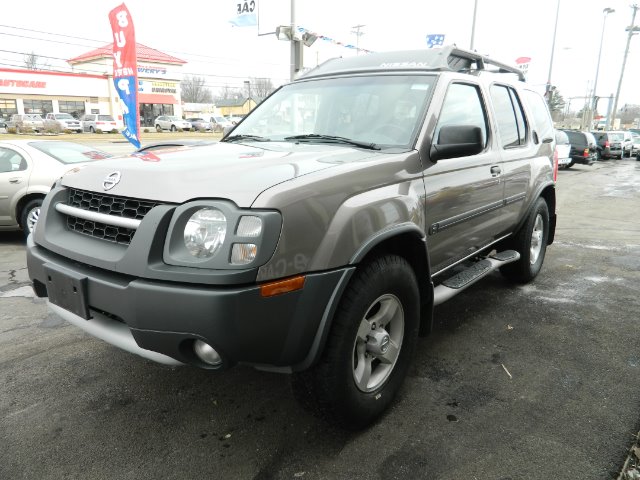 2004 Nissan Xterra AWD W/leatherroof (7pass)