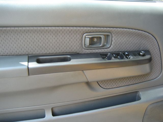 2004 Nissan Xterra AWD W/leatherroof (7pass)