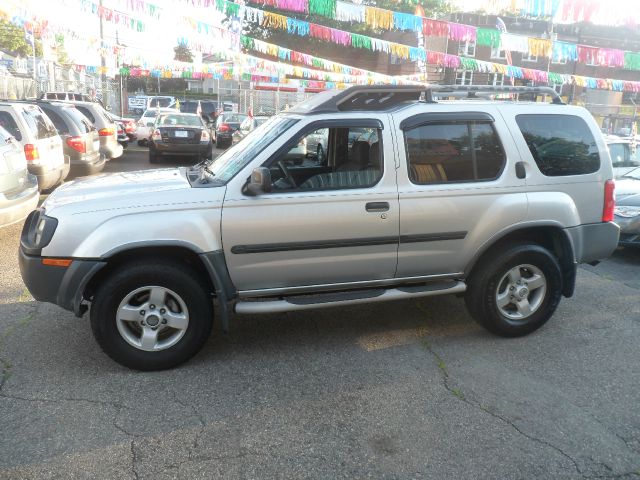 2004 Nissan Xterra AWD W/leatherroof (7pass)