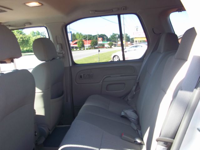 2004 Nissan Xterra LX V-6