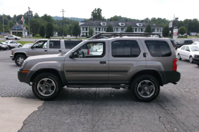 2004 Nissan Xterra AWD W/leatherroof (7pass)