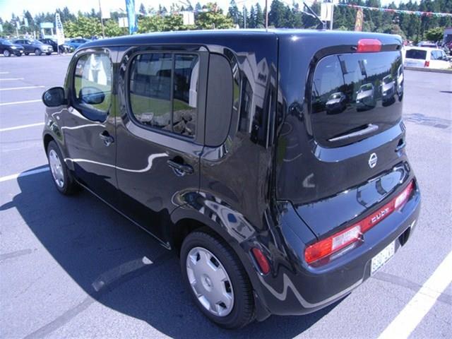 2009 Nissan cube Crew Cab Standard Box 2-wheel Drive SLE