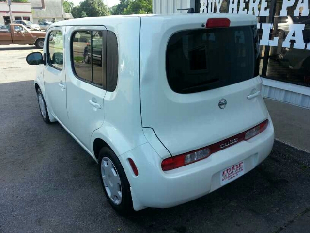 2010 Nissan cube Unknown