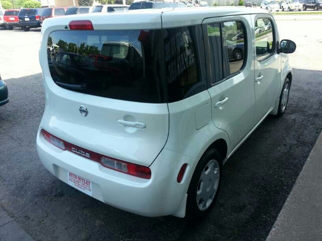 2010 Nissan cube Unknown