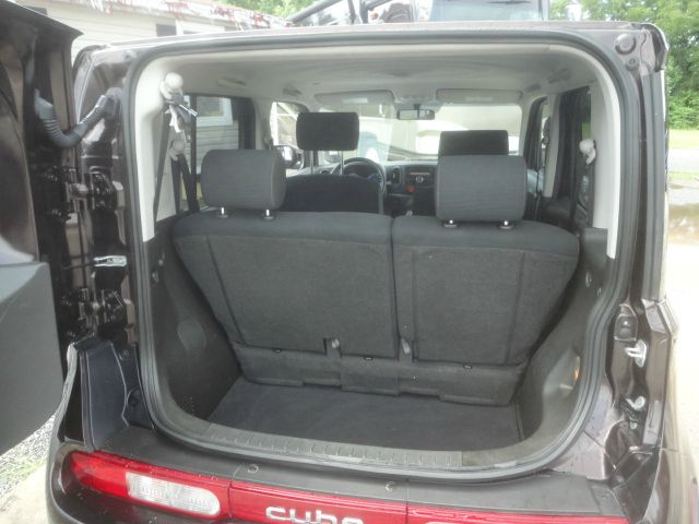 2010 Nissan cube Unknown