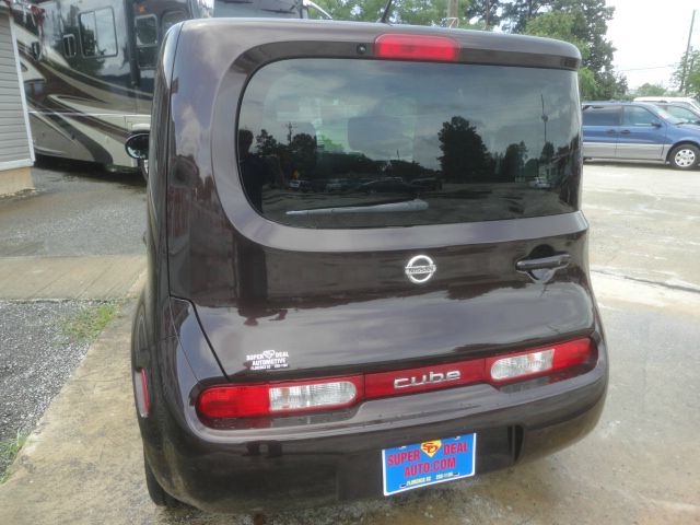 2010 Nissan cube Unknown