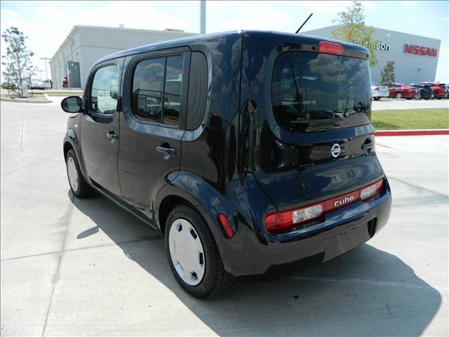 2011 Nissan cube Slk280roadster