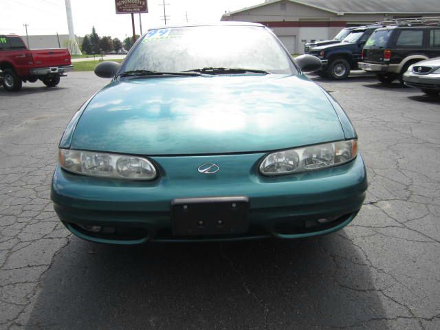 1999 Oldsmobile Alero Standard 4X4 Hardtop