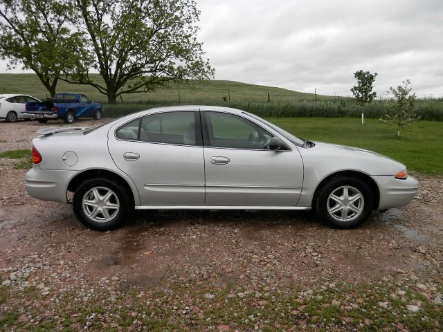 2003 Oldsmobile Alero FWD 4dr Sport