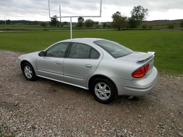 2003 Oldsmobile Alero FWD 4dr Sport