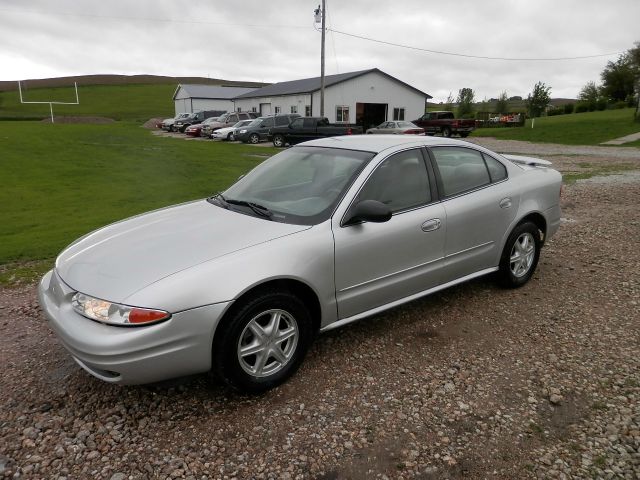 2003 Oldsmobile Alero FWD 4dr Sport
