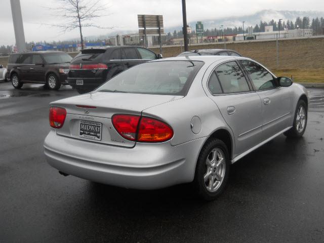 2003 Oldsmobile Alero FWD 4dr Sport
