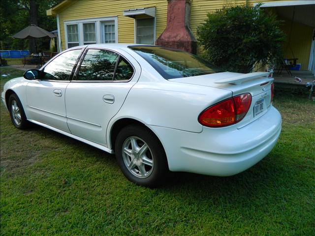 2003 Oldsmobile Alero FWD 4dr Sport
